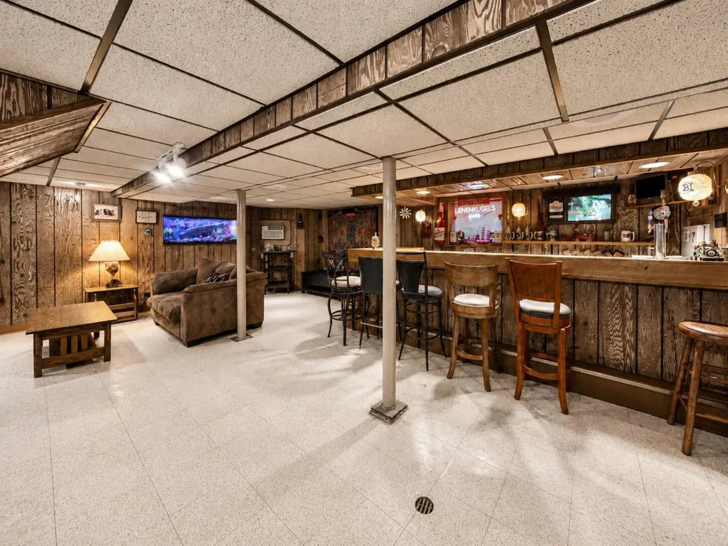 5337 North Ludlam Avenue Chicago IL 60630
