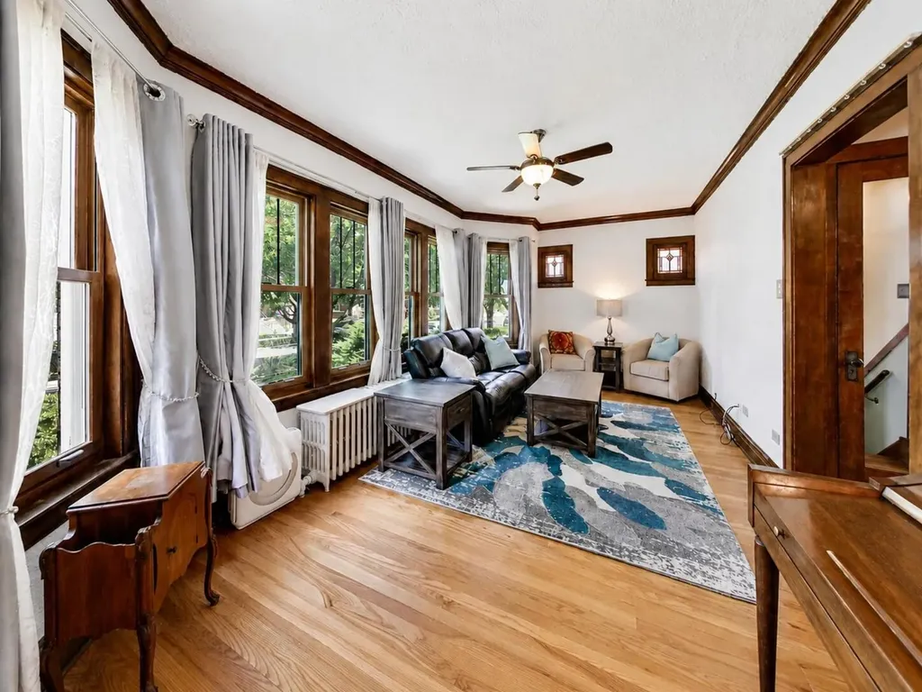 5337 North Ludlam Avenue Chicago IL 60630
