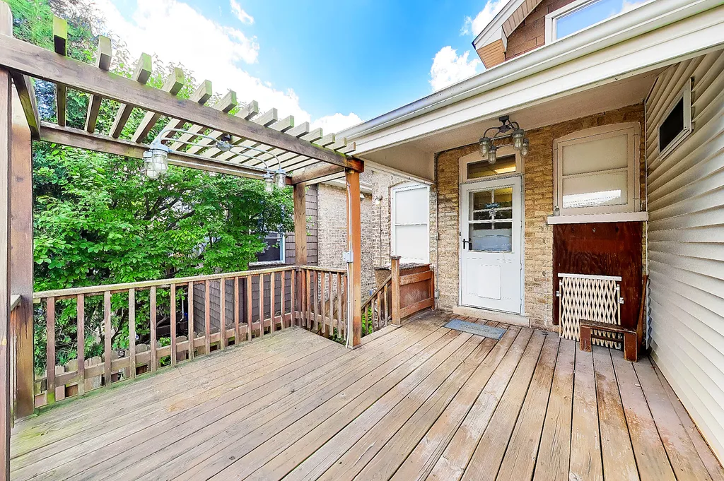 5337 North Ludlam Avenue Chicago IL 60630