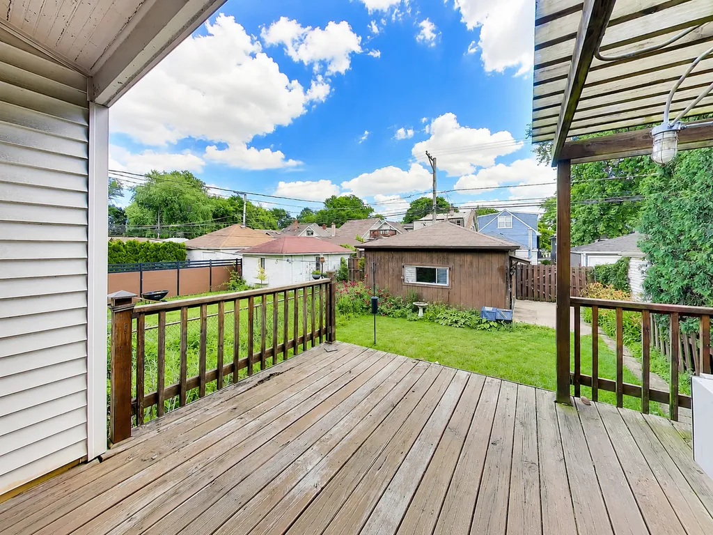 5337 North Ludlam Avenue Chicago IL 60630