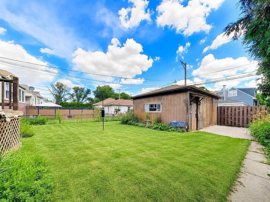 5337 North Ludlam Avenue Chicago IL 60630