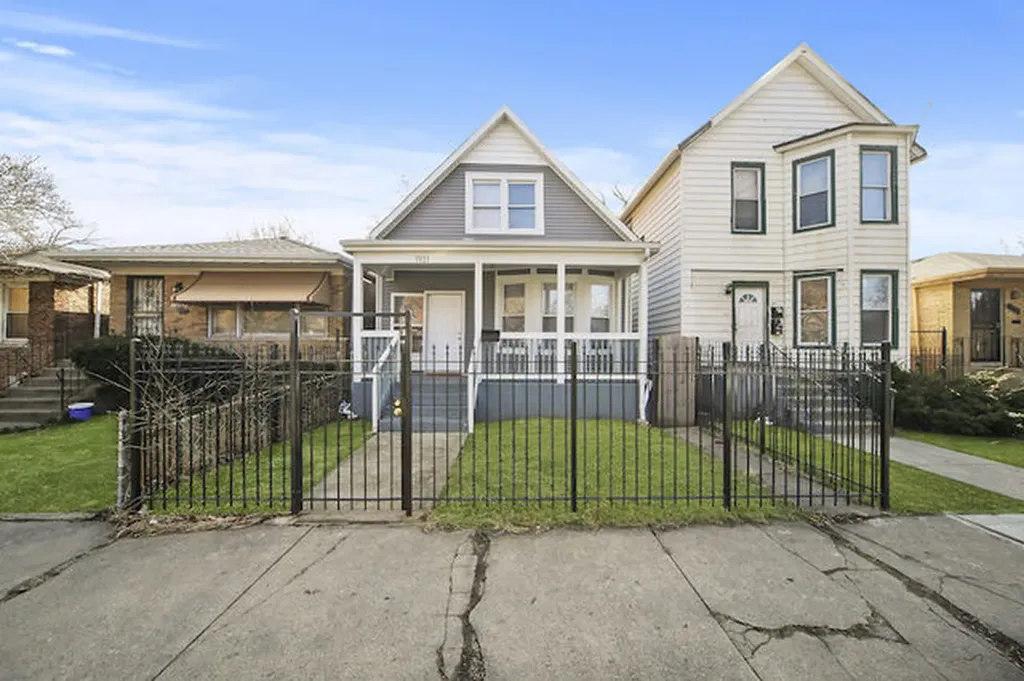 7931 South East End Avenue Chicago IL 60617