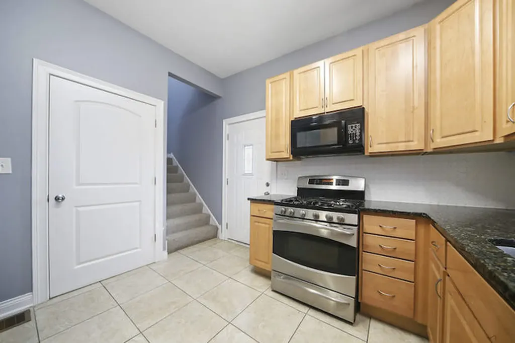 7931 South East End Avenue Chicago IL 60617