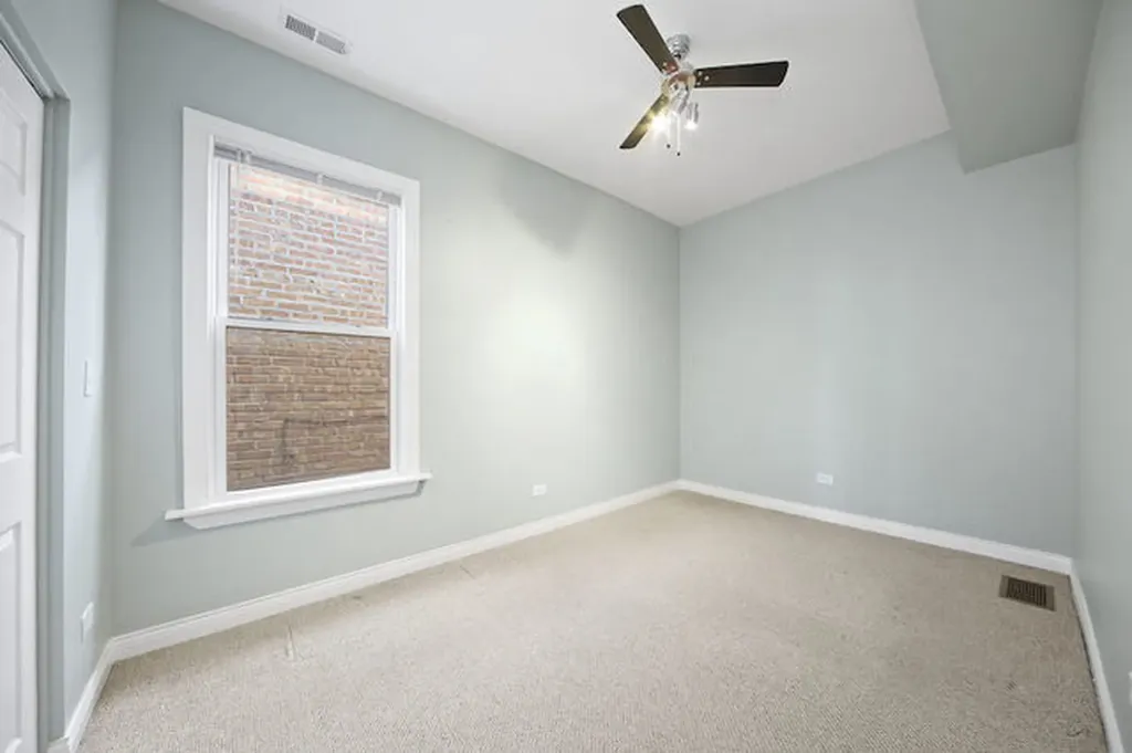 7931 South East End Avenue Chicago IL 60617