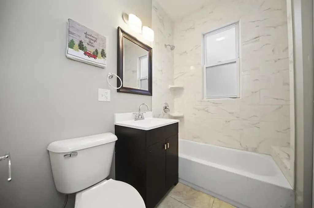 7931 South East End Avenue Chicago IL 60617