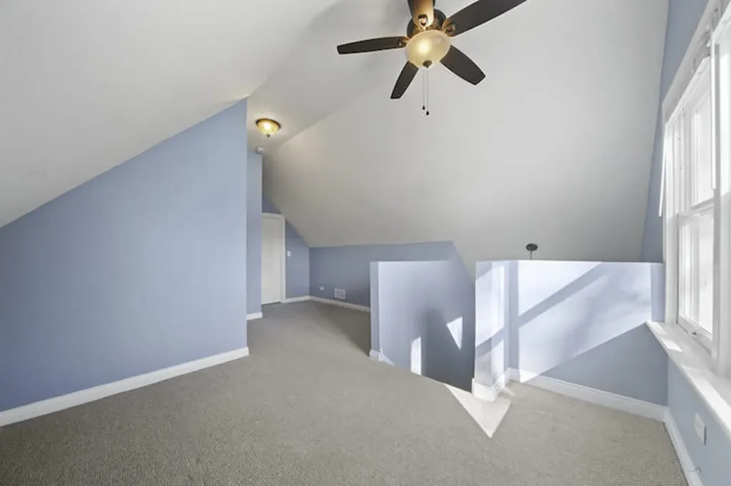 7931 South East End Avenue Chicago IL 60617