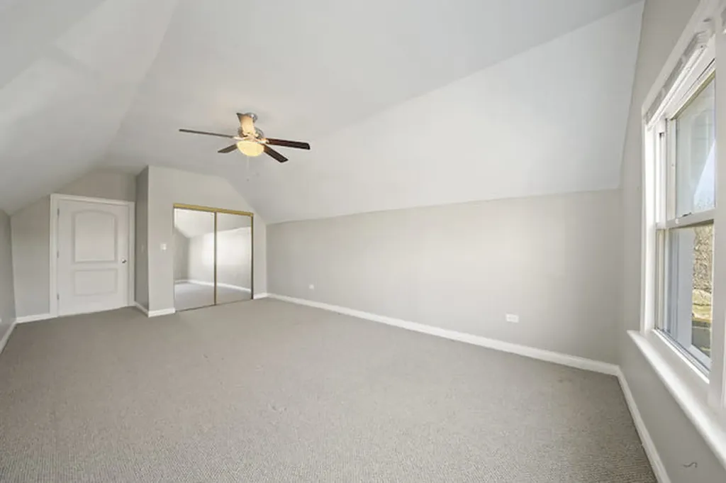 7931 South East End Avenue Chicago IL 60617