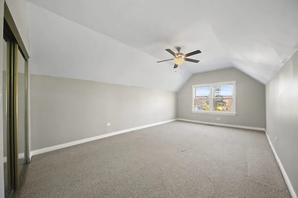 7931 South East End Avenue Chicago IL 60617