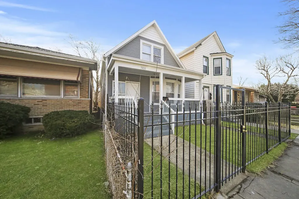 7931 South East End Avenue Chicago IL 60617