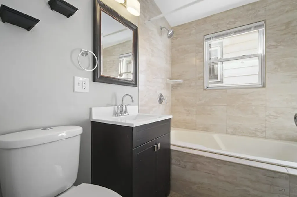 7931 South East End Avenue Chicago IL 60617