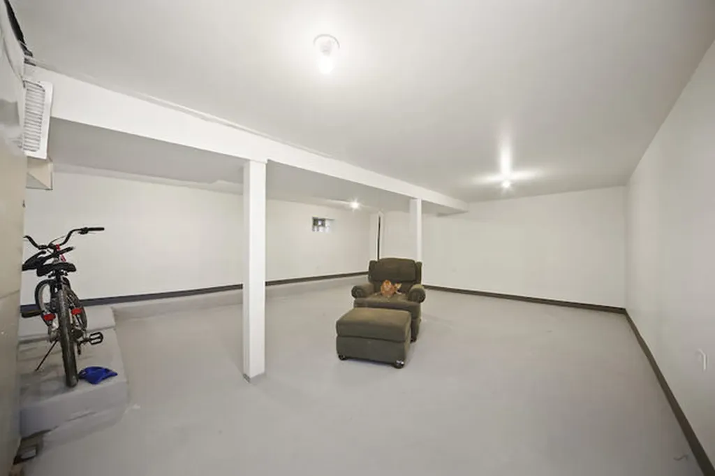 7931 South East End Avenue Chicago IL 60617