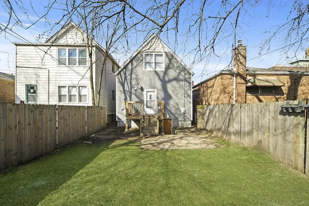 7931 South East End Avenue Chicago IL 60617