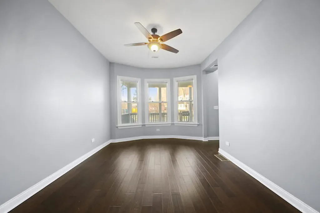 7931 South East End Avenue Chicago IL 60617