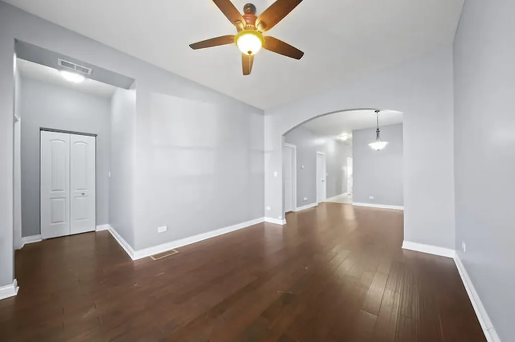 7931 South East End Avenue Chicago IL 60617