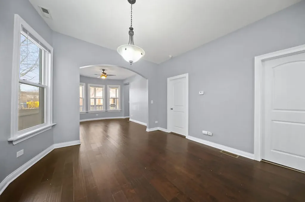 7931 South East End Avenue Chicago IL 60617