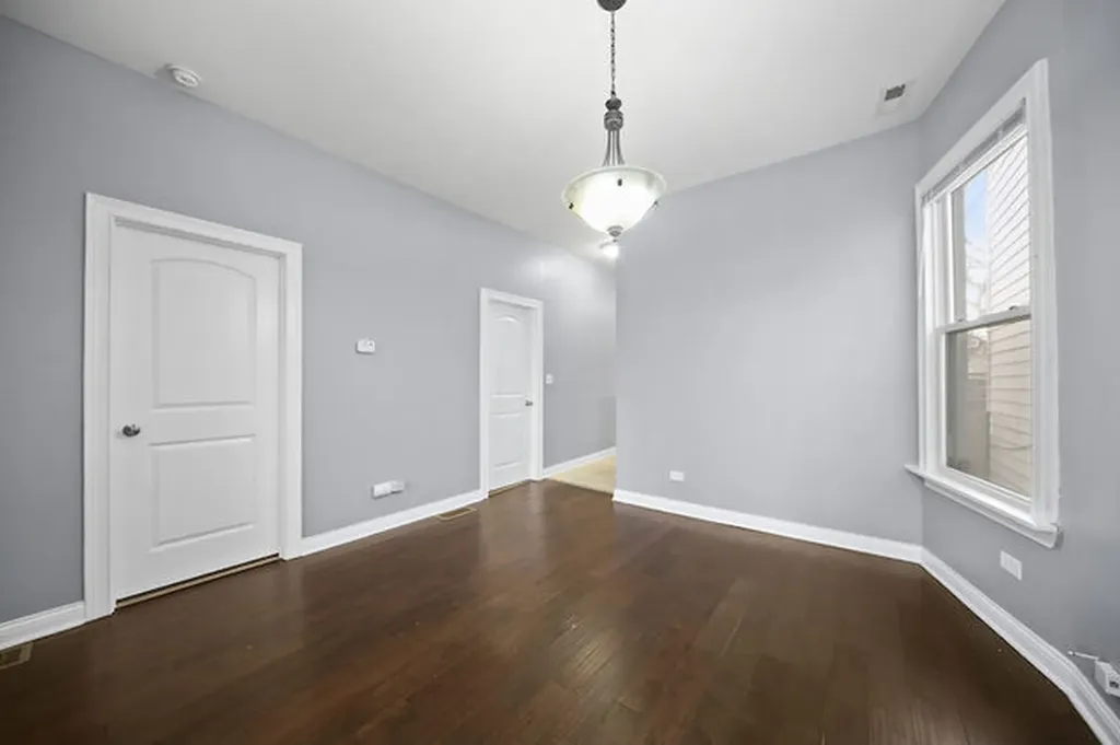 7931 South East End Avenue Chicago IL 60617
