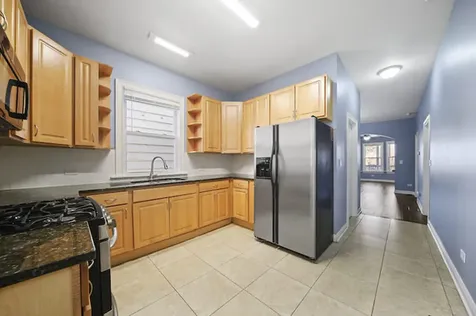 7931 South East End Avenue Chicago IL 60617