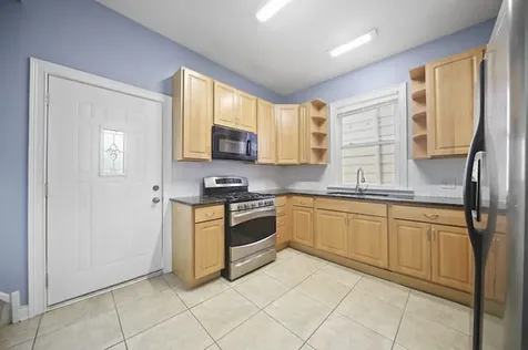 7931 South East End Avenue Chicago IL 60617