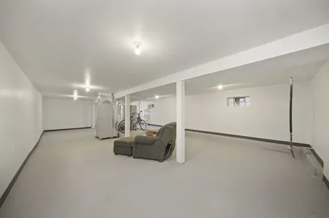 7931 South East End Avenue Chicago IL 60617