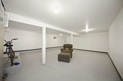 7931 South East End Avenue Chicago IL 60617