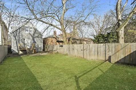 7931 South East End Avenue Chicago IL 60617