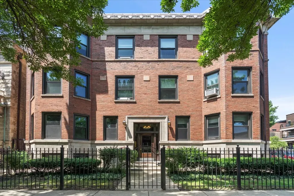3764 North Magnolia Avenue Chicago IL 60613