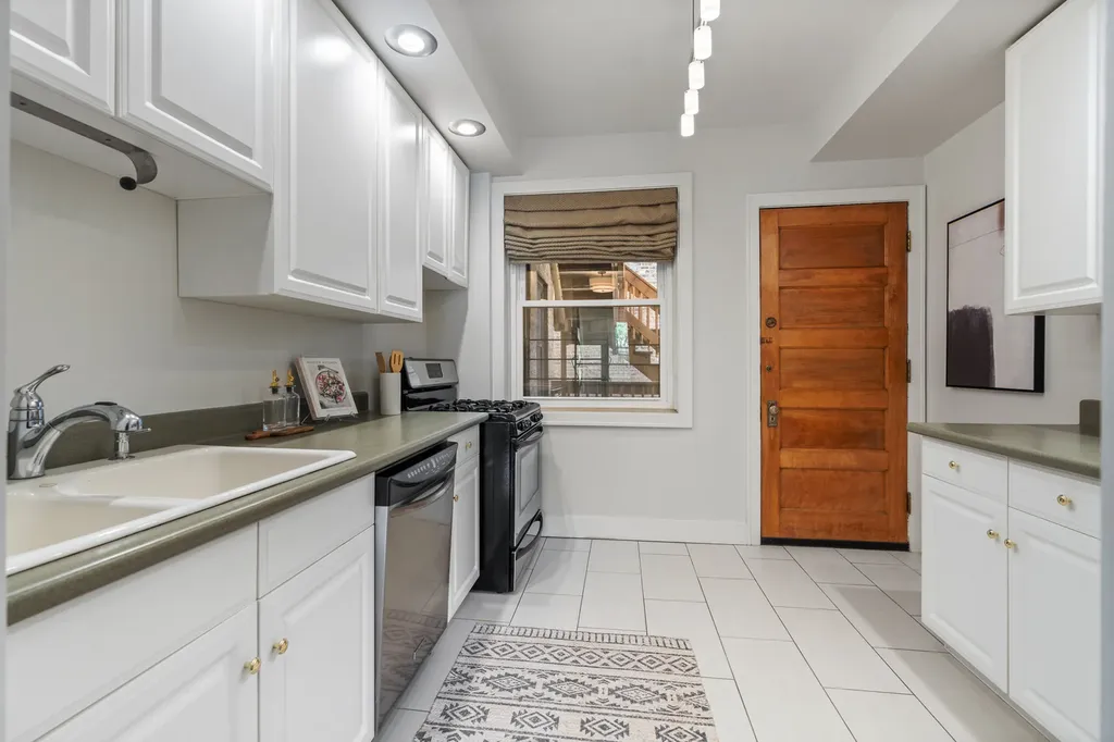 3764 North Magnolia Avenue Chicago IL 60613