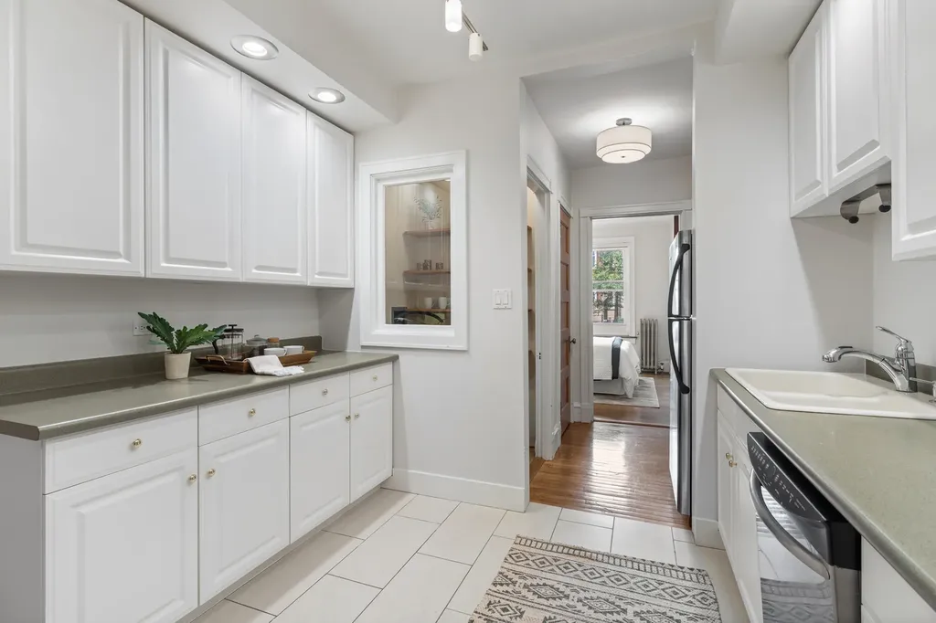 3764 North Magnolia Avenue Chicago IL 60613