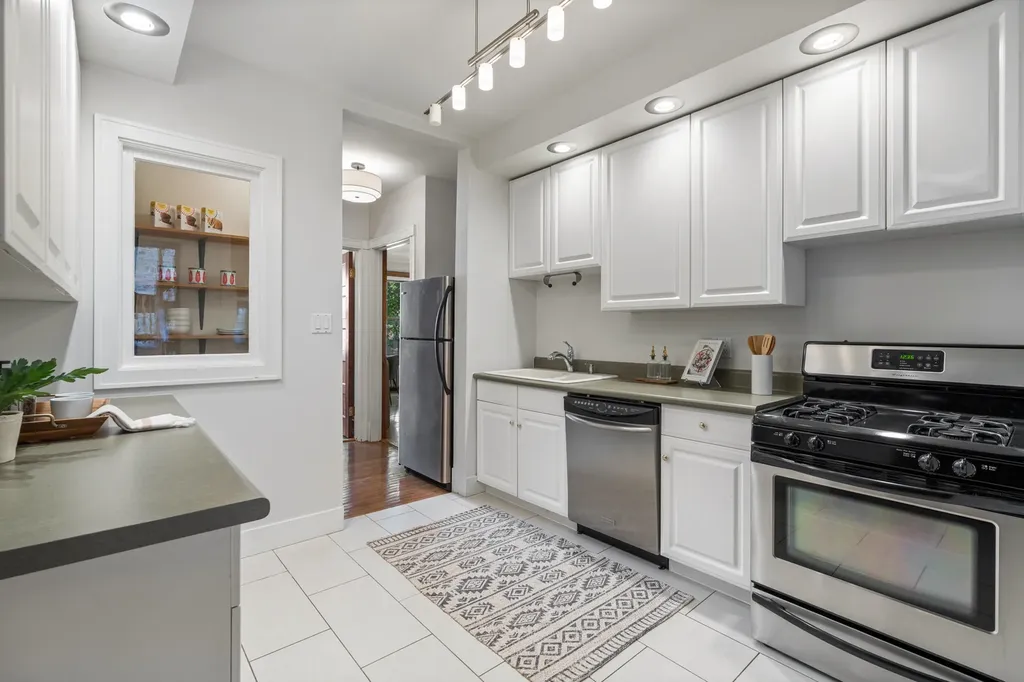 3764 North Magnolia Avenue Chicago IL 60613