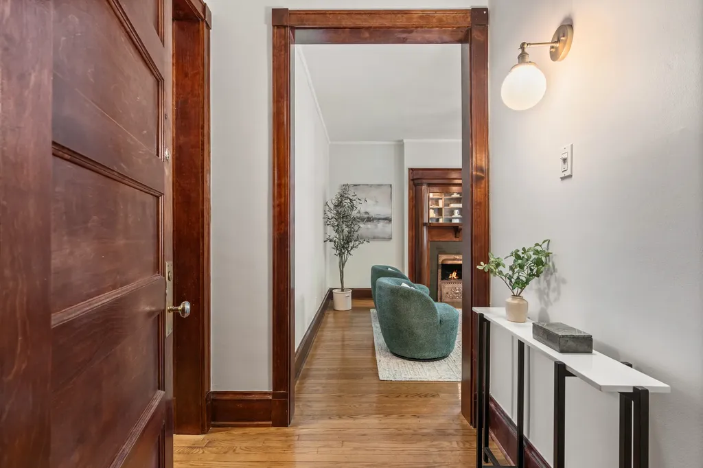 3764 North Magnolia Avenue Chicago IL 60613
