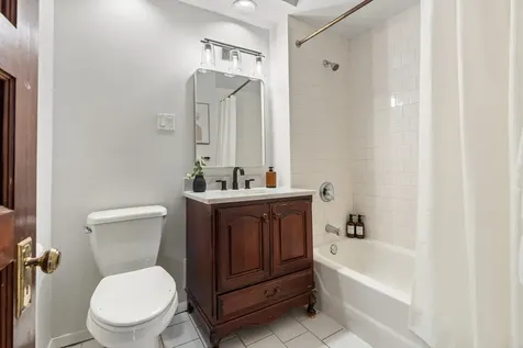 3764 North Magnolia Avenue Chicago IL 60613