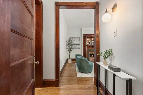 3764 North Magnolia Avenue Chicago IL 60613
