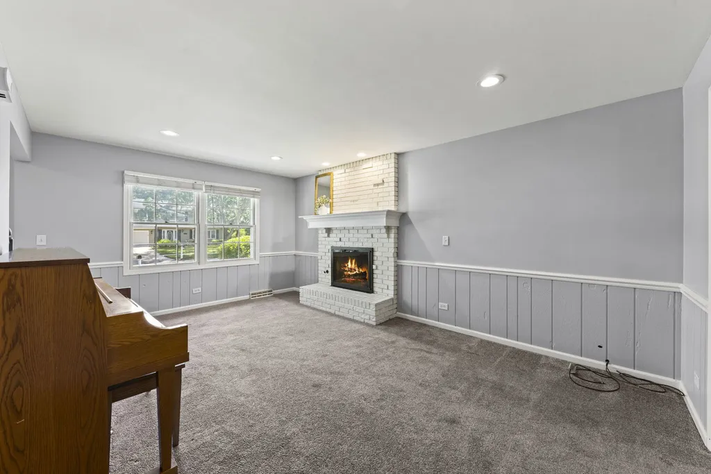 223 Winslow Court Naperville IL 60565