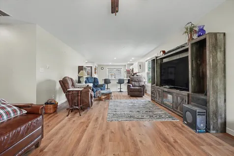 311 East Meuser Drive Paxton IL 60957