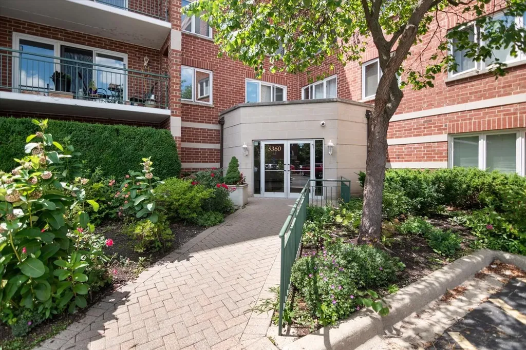 5360 North Lowell Avenue Chicago IL 60630