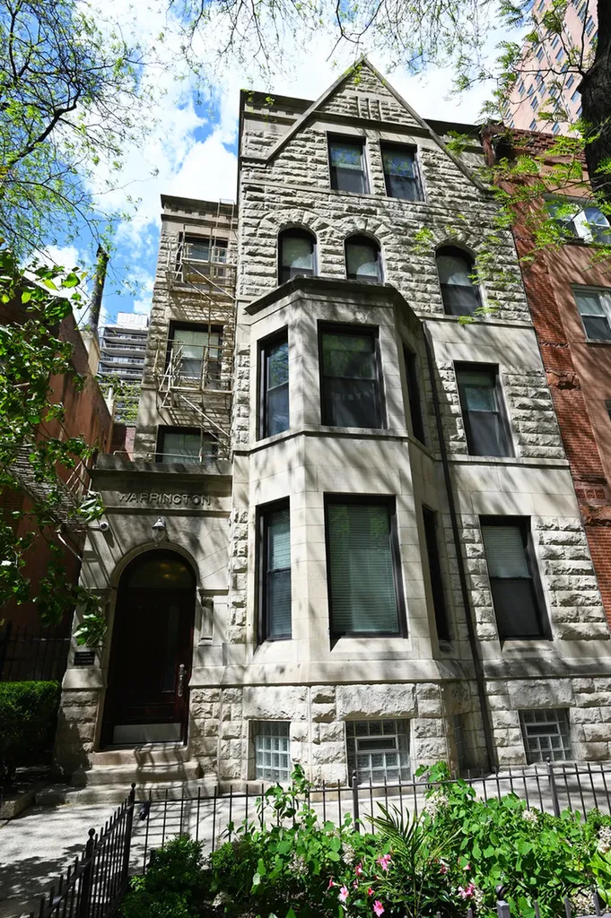 18 West Chestnut Street Chicago IL 60610