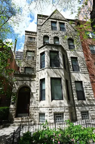 18 West Chestnut Street Chicago IL 60610