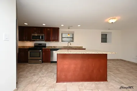18 West Chestnut Street Chicago IL 60610