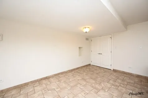 18 West Chestnut Street Chicago IL 60610