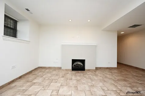 18 West Chestnut Street Chicago IL 60610