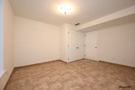 18 West Chestnut Street Chicago IL 60610