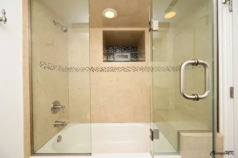 18 West Chestnut Street Chicago IL 60610