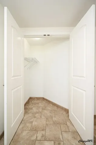 18 West Chestnut Street Chicago IL 60610