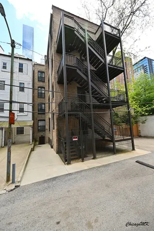 18 West Chestnut Street Chicago IL 60610