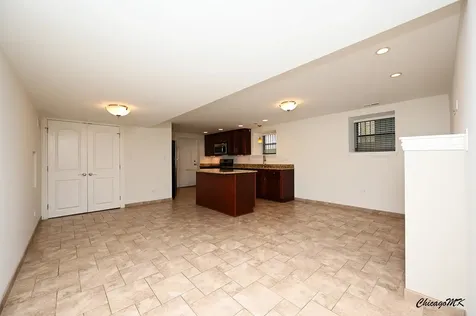 18 West Chestnut Street Chicago IL 60610