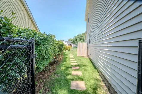 943 Shady Tree Lane Wheeling IL 60090
