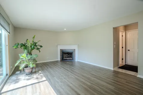 943 Shady Tree Lane Wheeling IL 60090