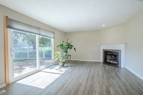 943 Shady Tree Lane Wheeling IL 60090