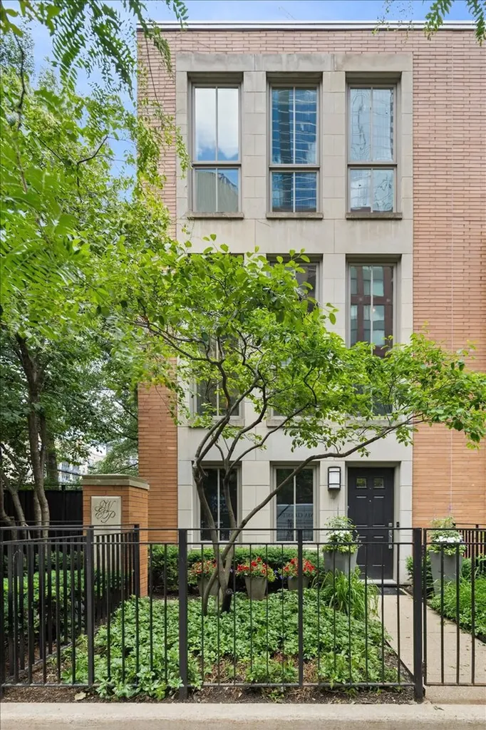 447 North Mcclurg Court Chicago IL 60611