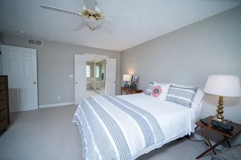 5421 Regents Park Road Rockford IL 61107